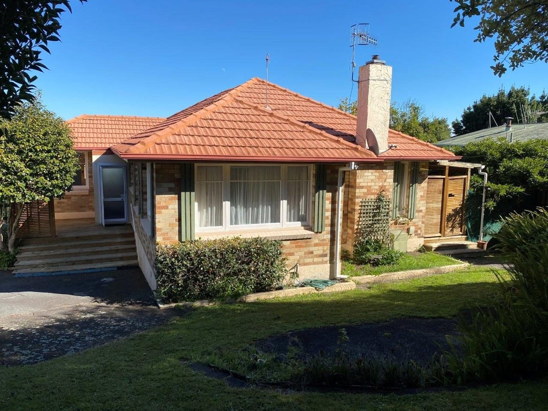 108 Cambridge Road, Hillcrest, Hamilton - Carousel 1