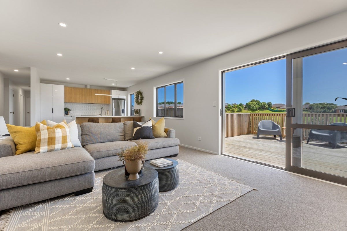 60 Cyrus Street, Whalers Gate, New Plymouth - Carousel 1