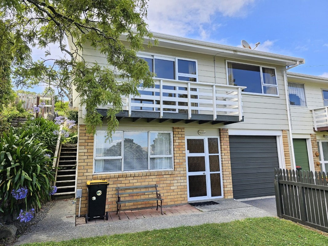 2/196 Helston Road, Paparangi, Wellington - Carousel 1