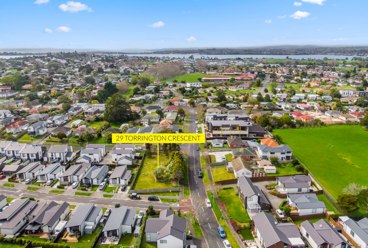 29 Torrington Crescent, Glen Innes, Auckland - Carousel 1