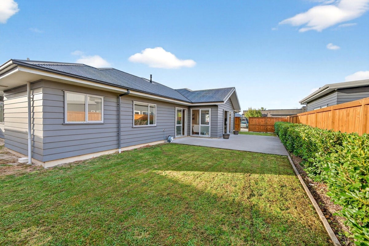 3 Magnolia Lane, Kelvin Grove, Palmerston North - Carousel 35