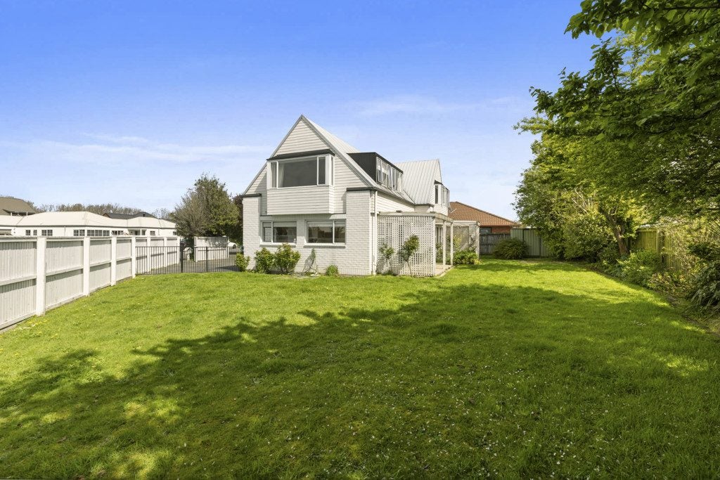 77 Regency Crescent, Redwood, Christchurch - Carousel 1