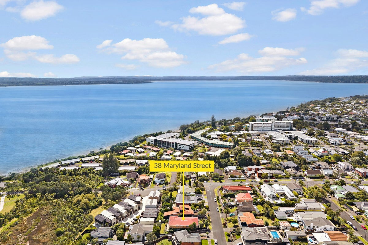 38 Maryland Street, Point Chevalier, Auckland - Carousel 2