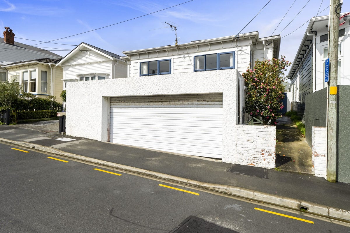 8 Caroline Street, Mount Victoria, Wellington - Carousel 1