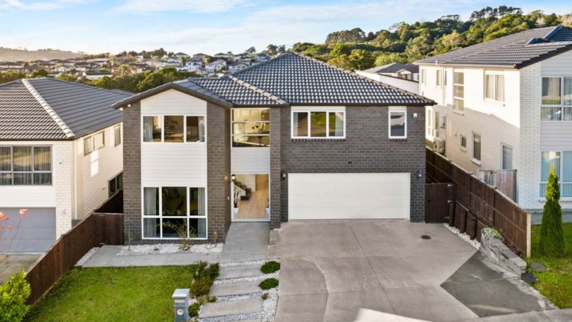 16 Kilcooley Road, Flat Bush, Auckland - Carousel 1