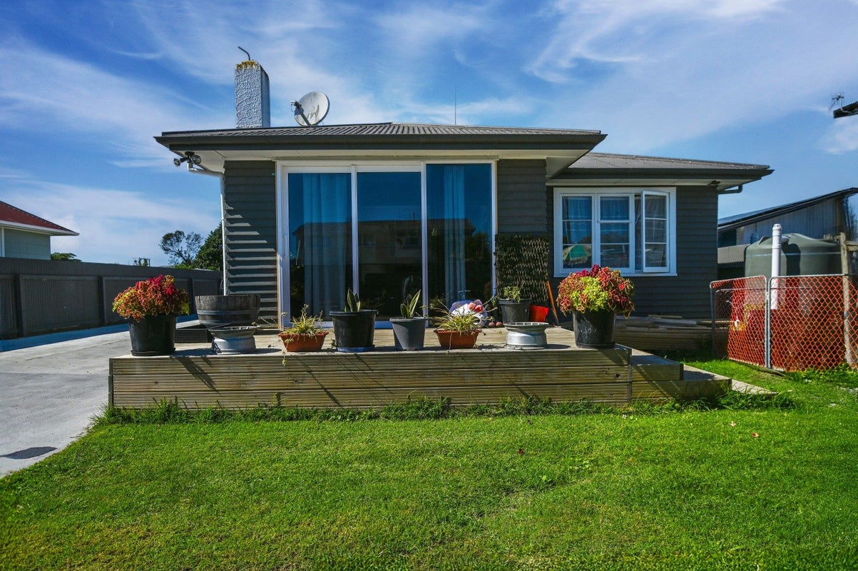17 Kelvin Road, Maraenui, Napier - Carousel 1