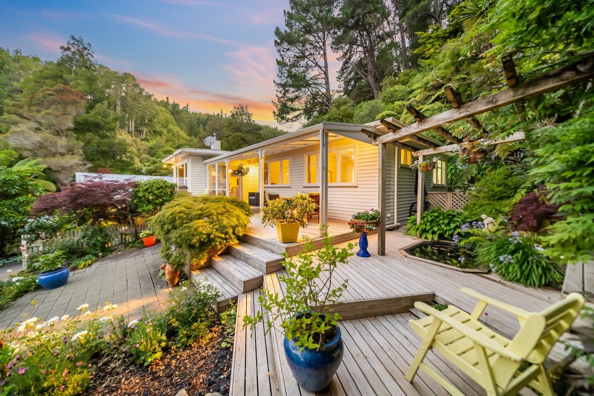 58 Jocelyn Crescent, Pinehaven, Upper Hutt - Carousel 1
