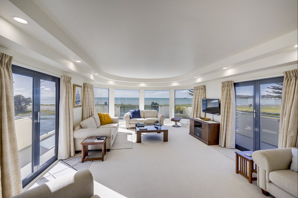 24 The Esplanade, Westshore, Napier - Carousel 1