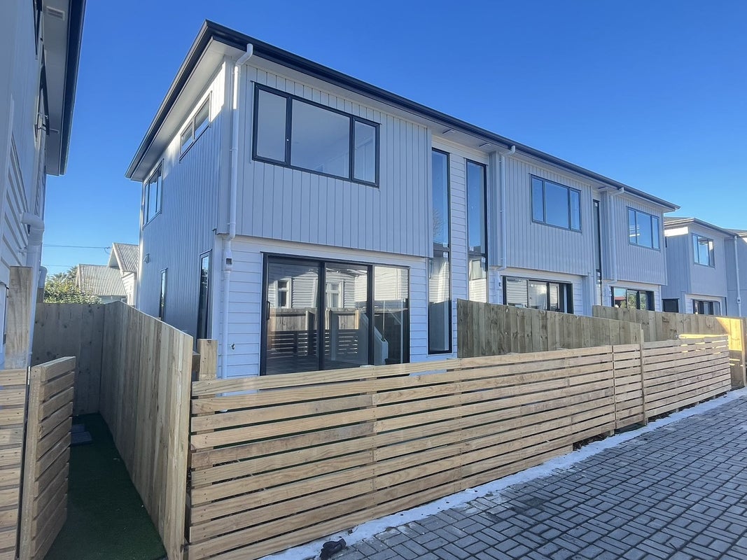 3/6 Vine Street, Mangere East, Auckland - Carousel 1