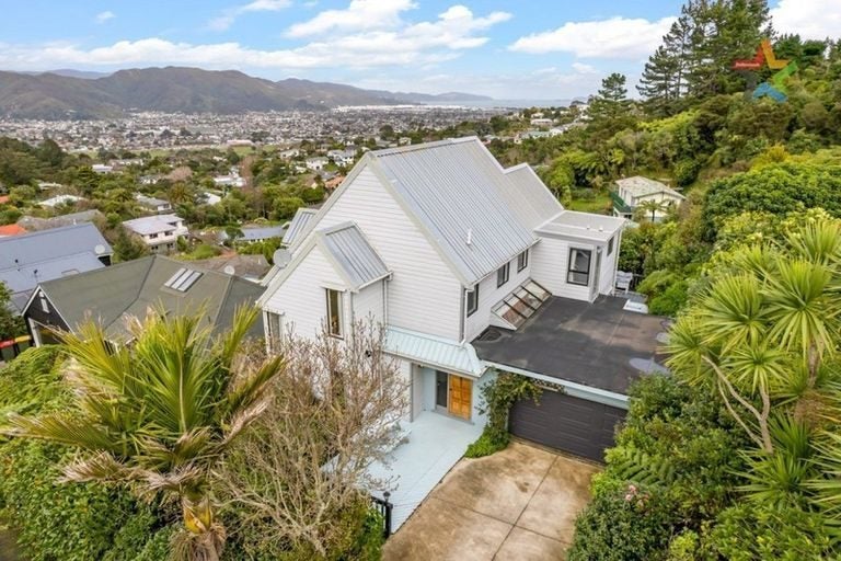75 Park Road, Belmont, Lower Hutt - Carousel 1
