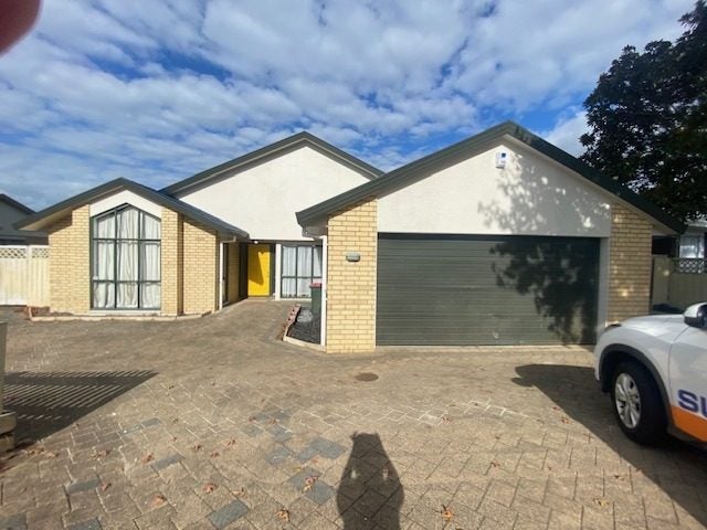240 Botany Road, Golflands, Auckland - Carousel 1