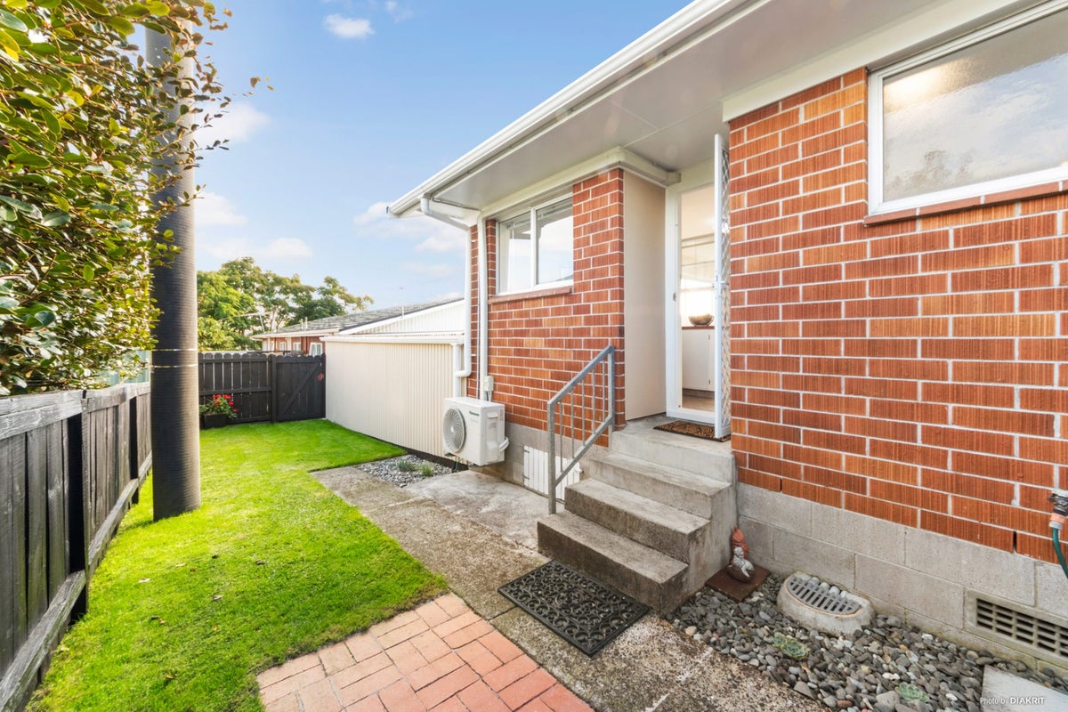 3/25 West Coast Road, Glen Eden, Auckland - Carousel 1
