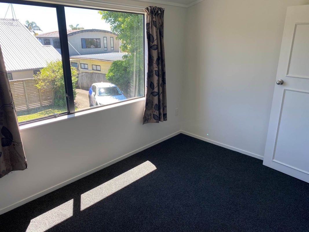 22 Hawke Crescent, Beachlands, Auckland - Carousel 5