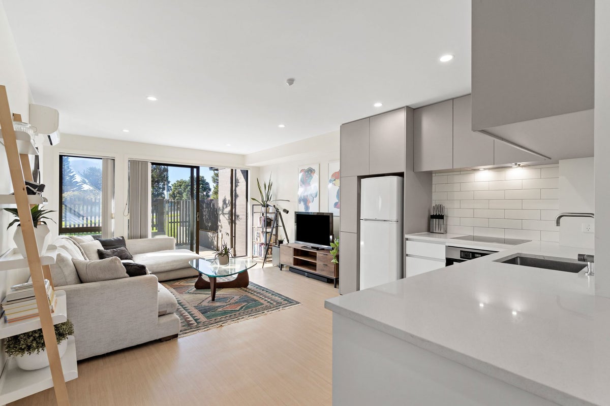 636 Massey Road, Mangere, Auckland - Carousel 1