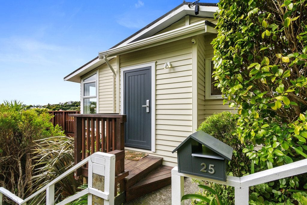 25 Voltaire Street, Karori, Wellington - Carousel 2