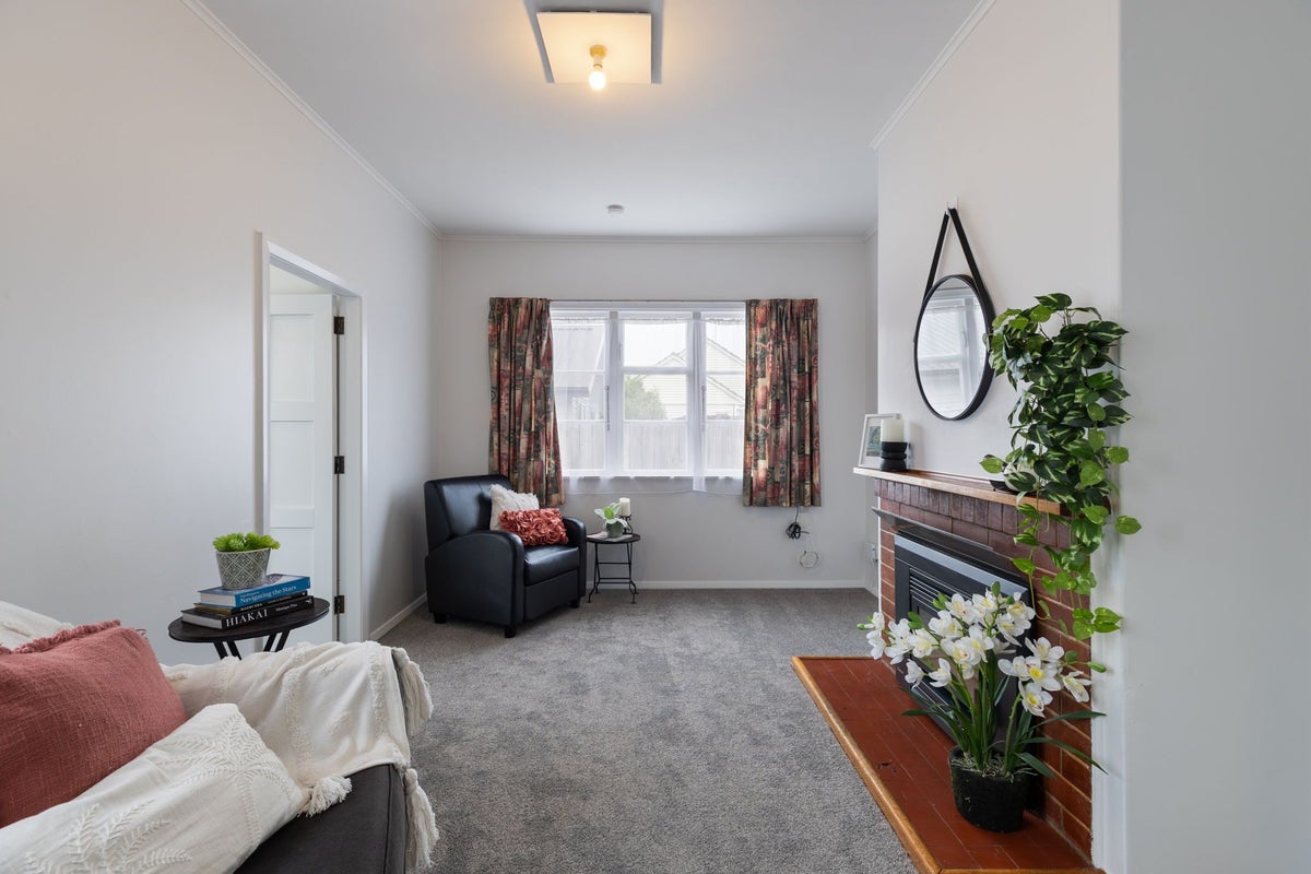 49 Ihle Street, Terrace End, Palmerston North - Carousel 2