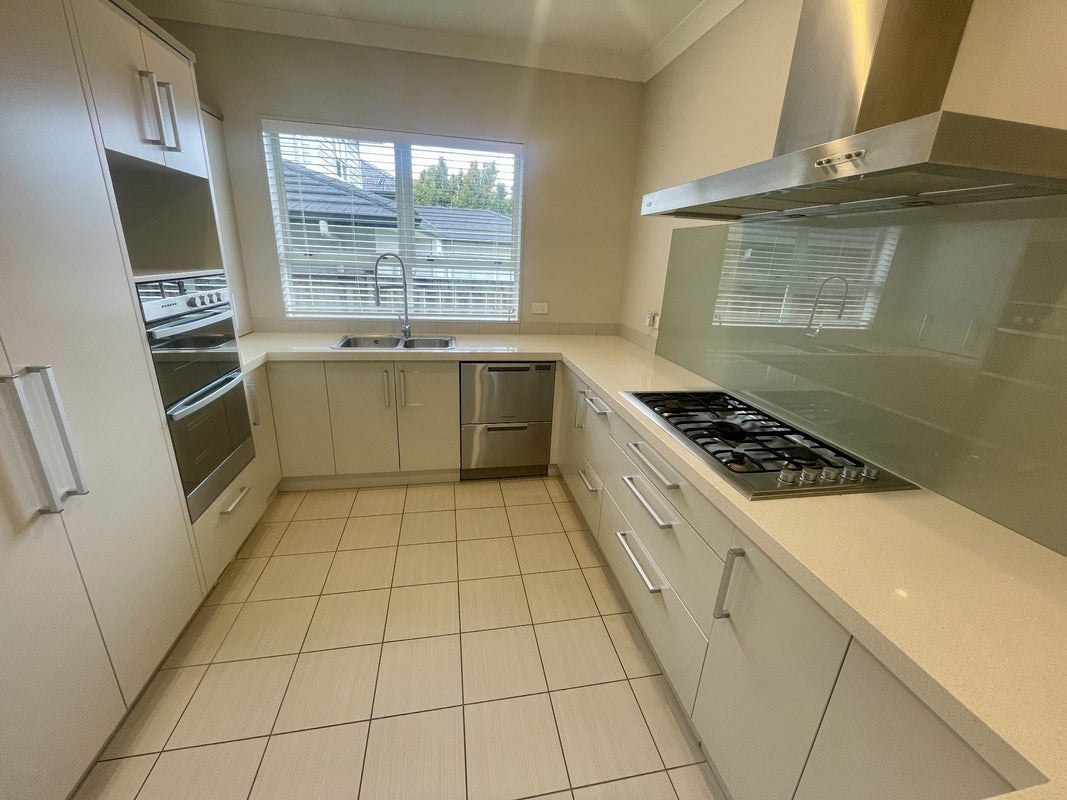 8 Robert Sale Rise, Stonefields, Auckland - Carousel 2