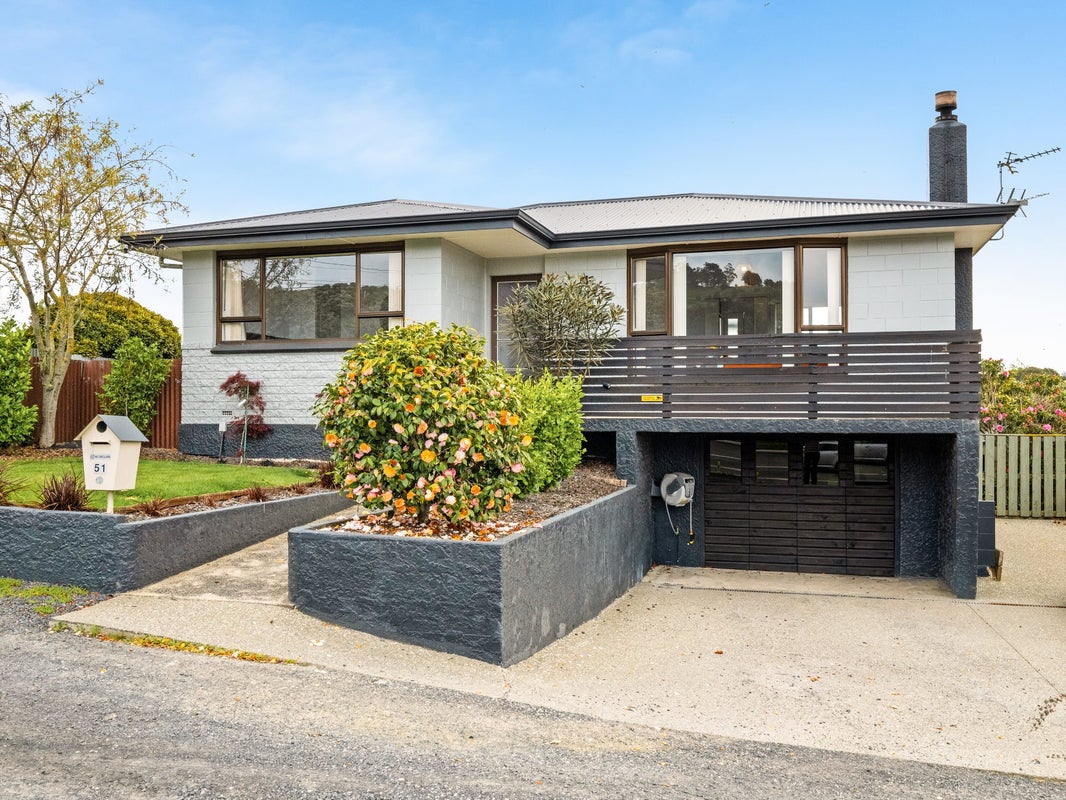 51 Brighton Road, Green Island, Dunedin - Carousel 1