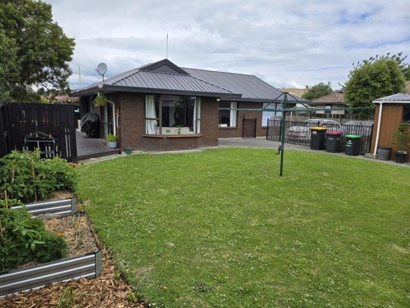 2 Flaxwood Lane, Waltham, Christchurch - Carousel 1