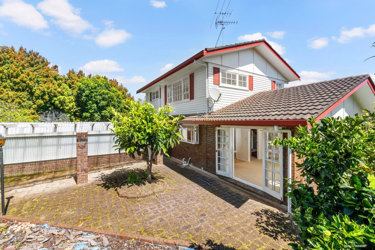 5 Diosma Place, Botany Downs, Auckland - Carousel 11