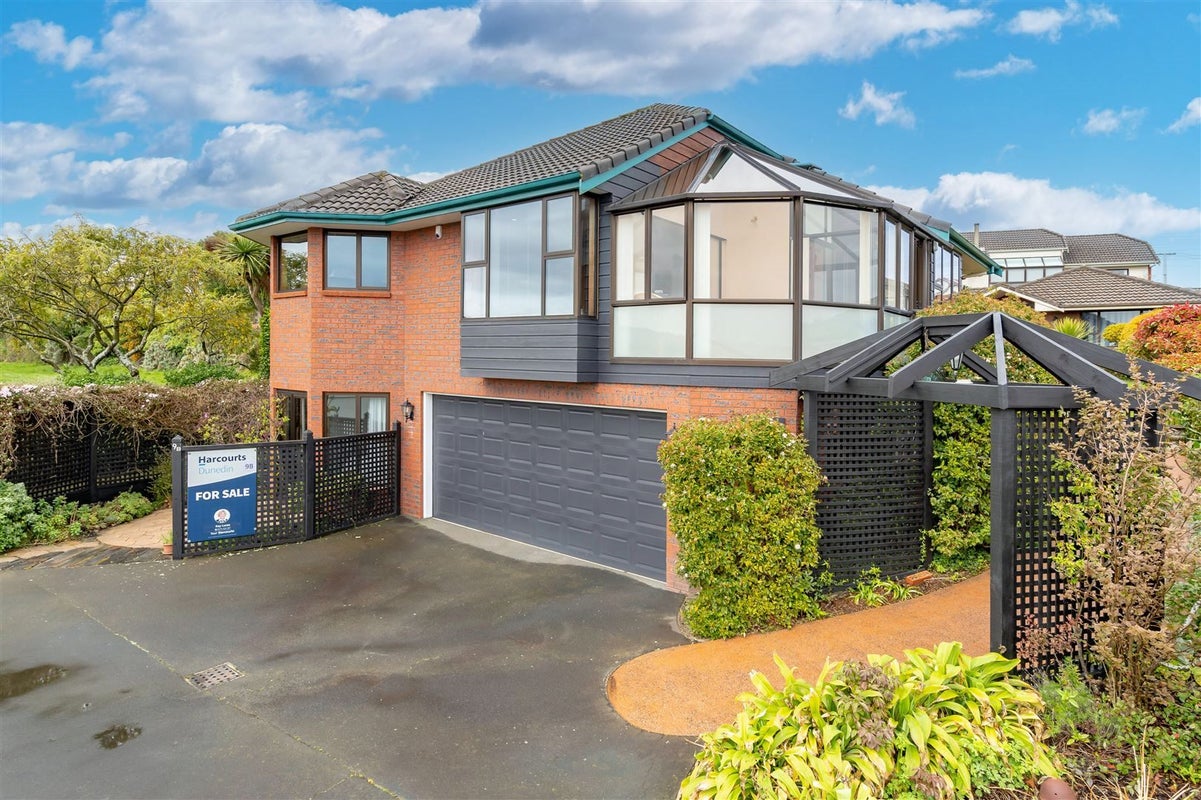9B Glenfinnan Place, Andersons Bay, Dunedin - Carousel 1