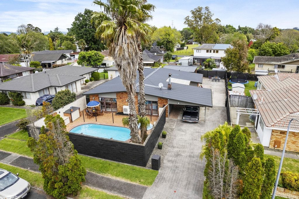 6 Glengowan Place, Conifer Grove, Takanini - Carousel 1