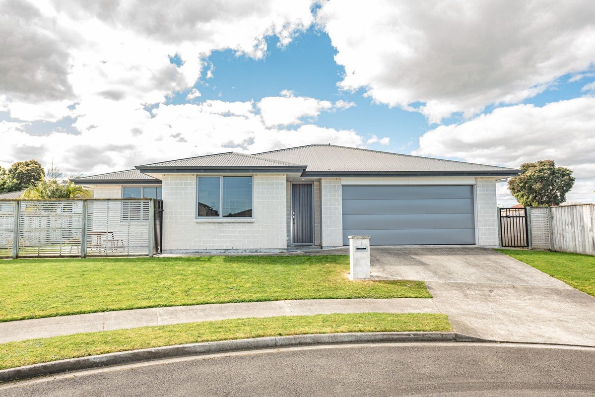 18 Brougham Place, Springvale, Whanganui - Carousel 1