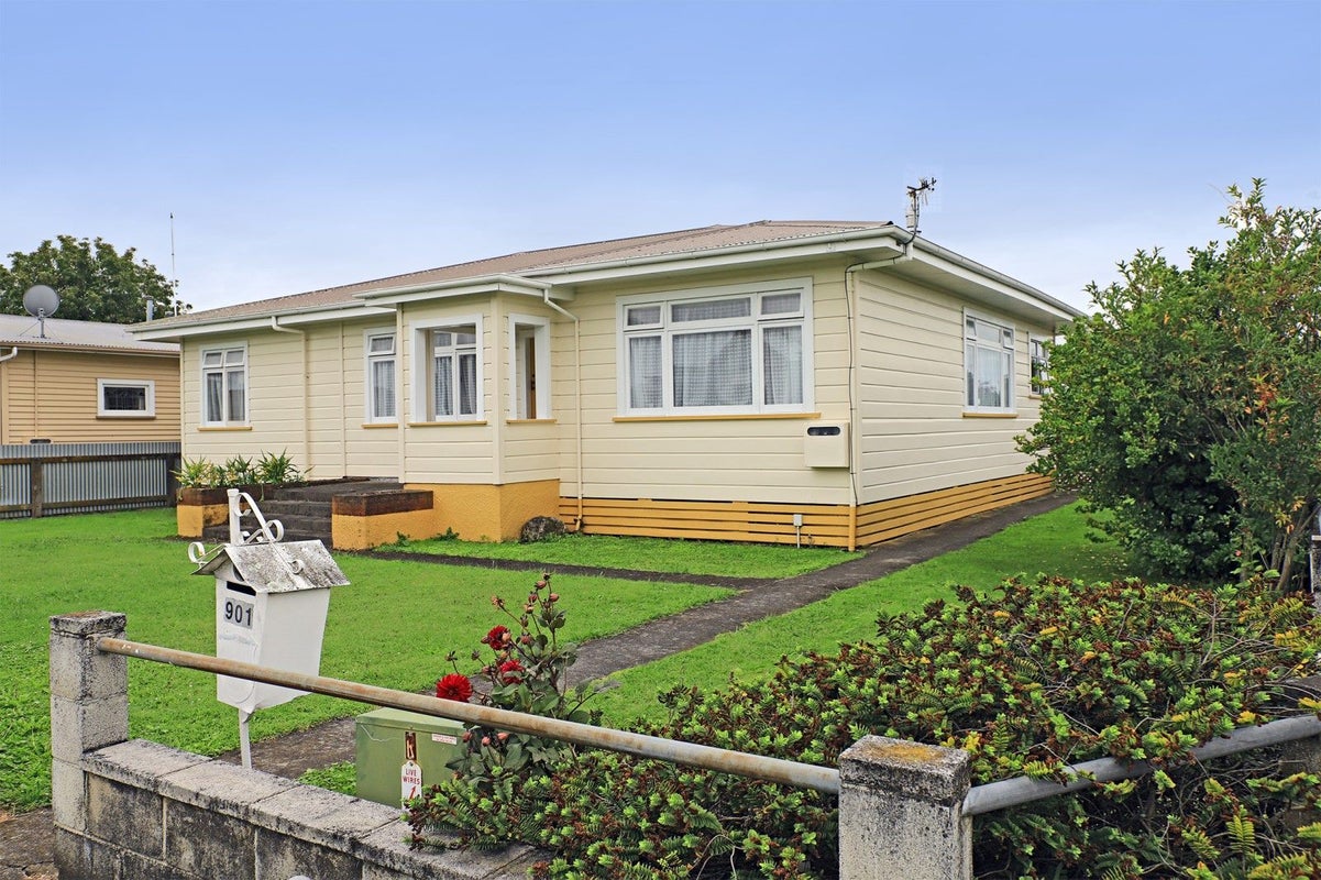901 Eaton Road, Saint Leonards, Hastings - Carousel 1