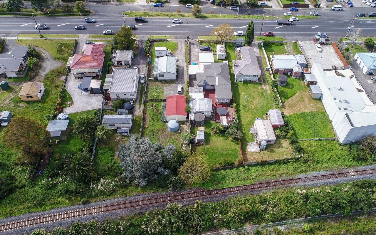 337 Main Road, Huapai, Kumeu - Carousel 1