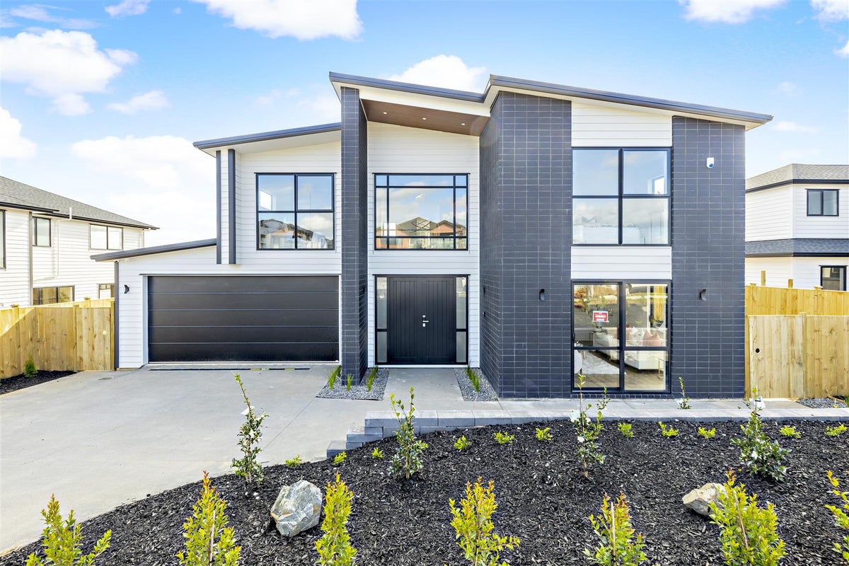 15 Hutukawa Drive, Beachlands, Auckland - Carousel 1
