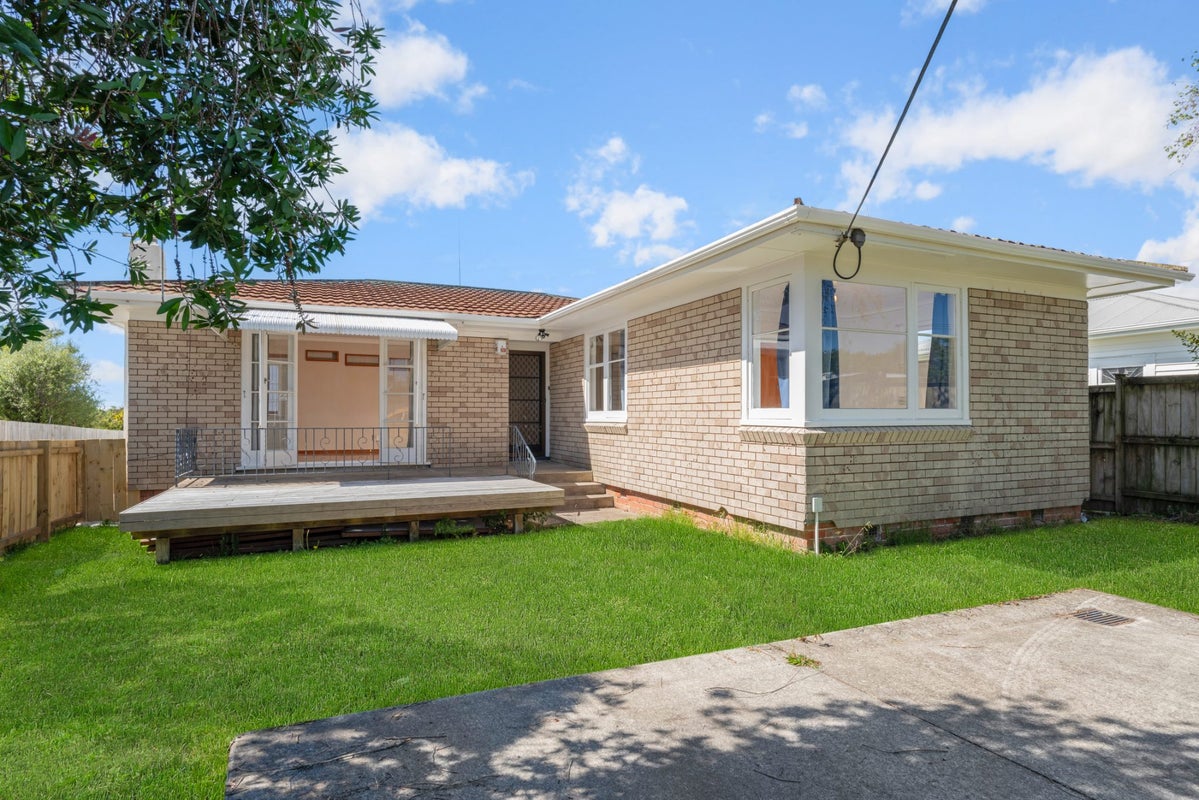 799 Te Atatu Road, Te Atatu Peninsula, Auckland - Carousel 2