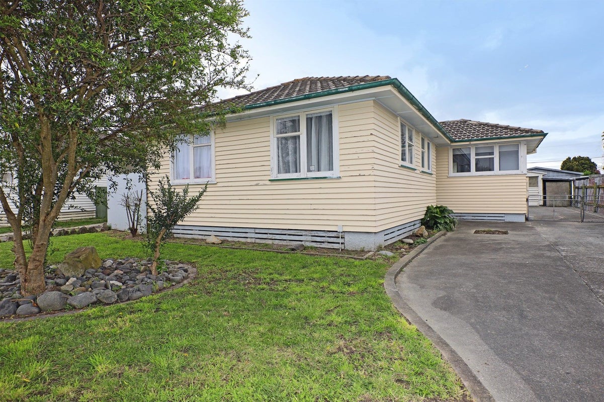 23 Mclaren Crescent, Onekawa, Napier - Carousel 1