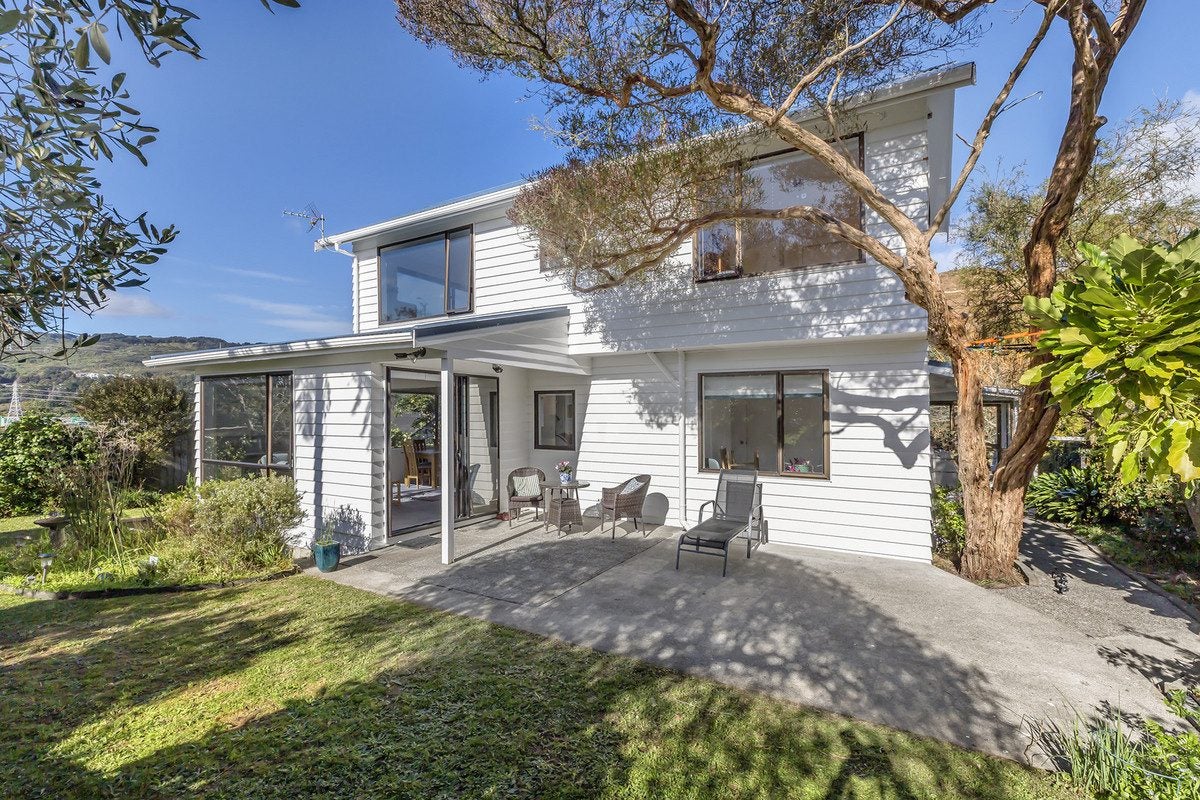 22 Sunrise Blvd, Tawa, Wellington - Carousel 1