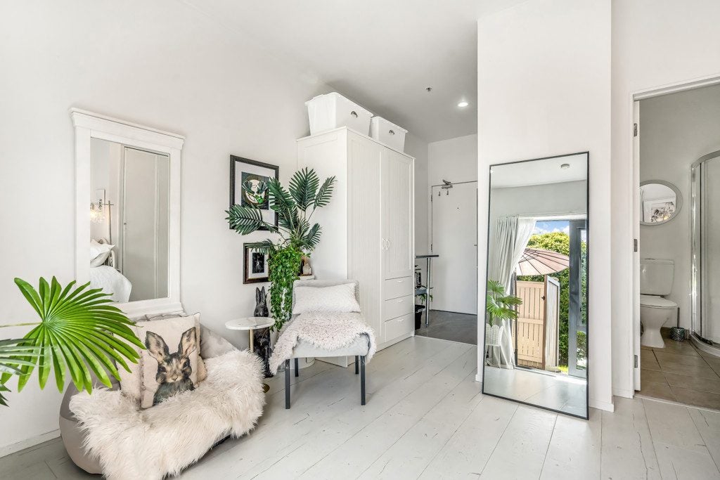 10B Crown Lynn Place, New Lynn, Auckland - Carousel 2