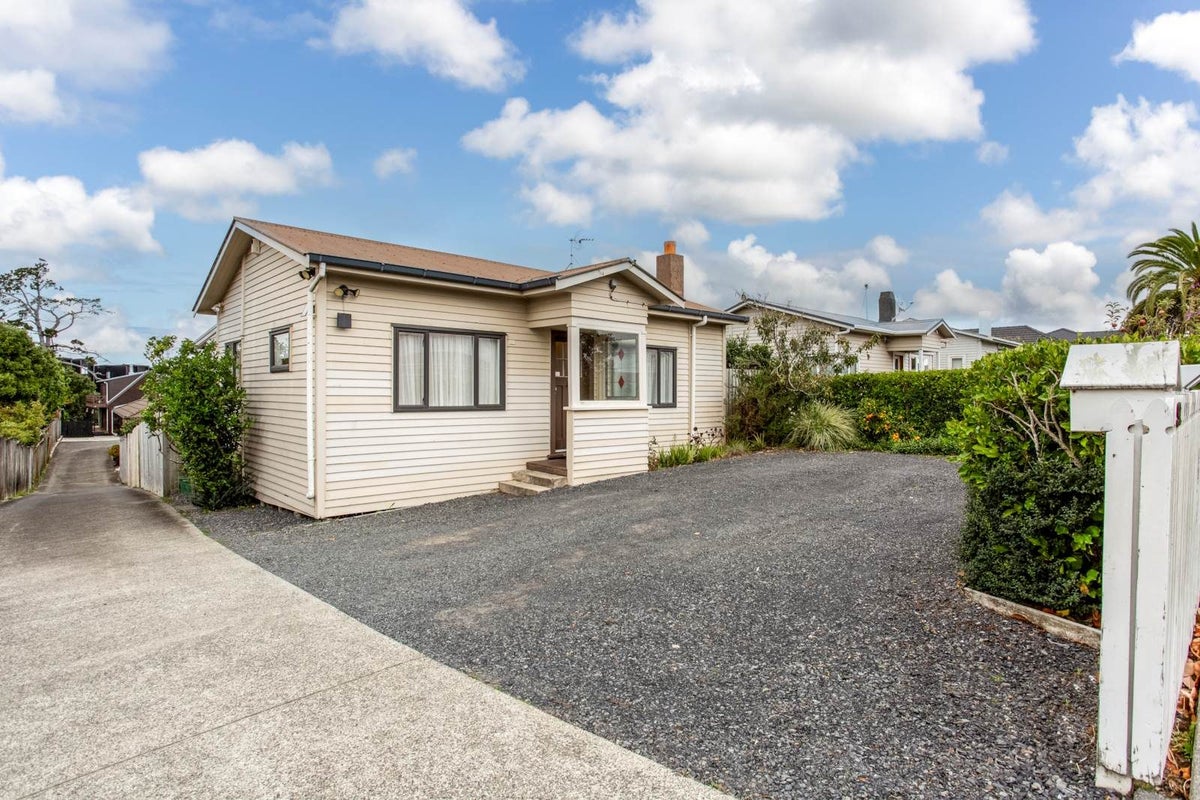 92 Ash Street, Avondale, Auckland - Carousel 1