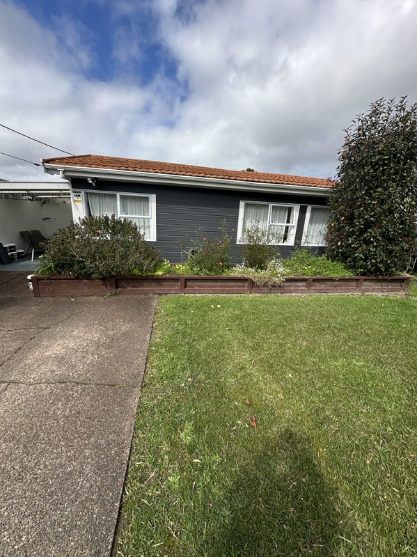 37 Roberts Road, Te Atatu South, Auckland - Carousel 1