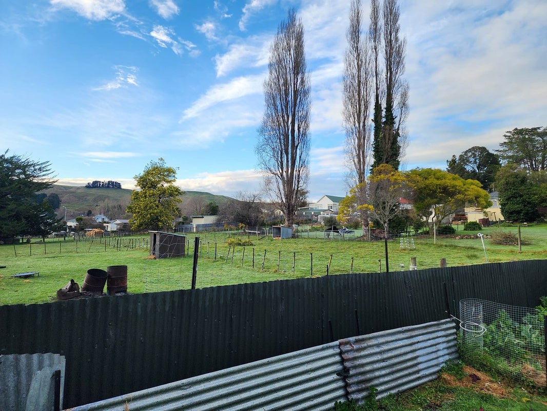 10 Paraekaretu Street, Hunterville - Carousel 16