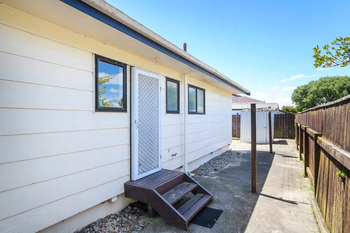 54 Benmore Avenue, Cloverlea, Palmerston North - Carousel 14