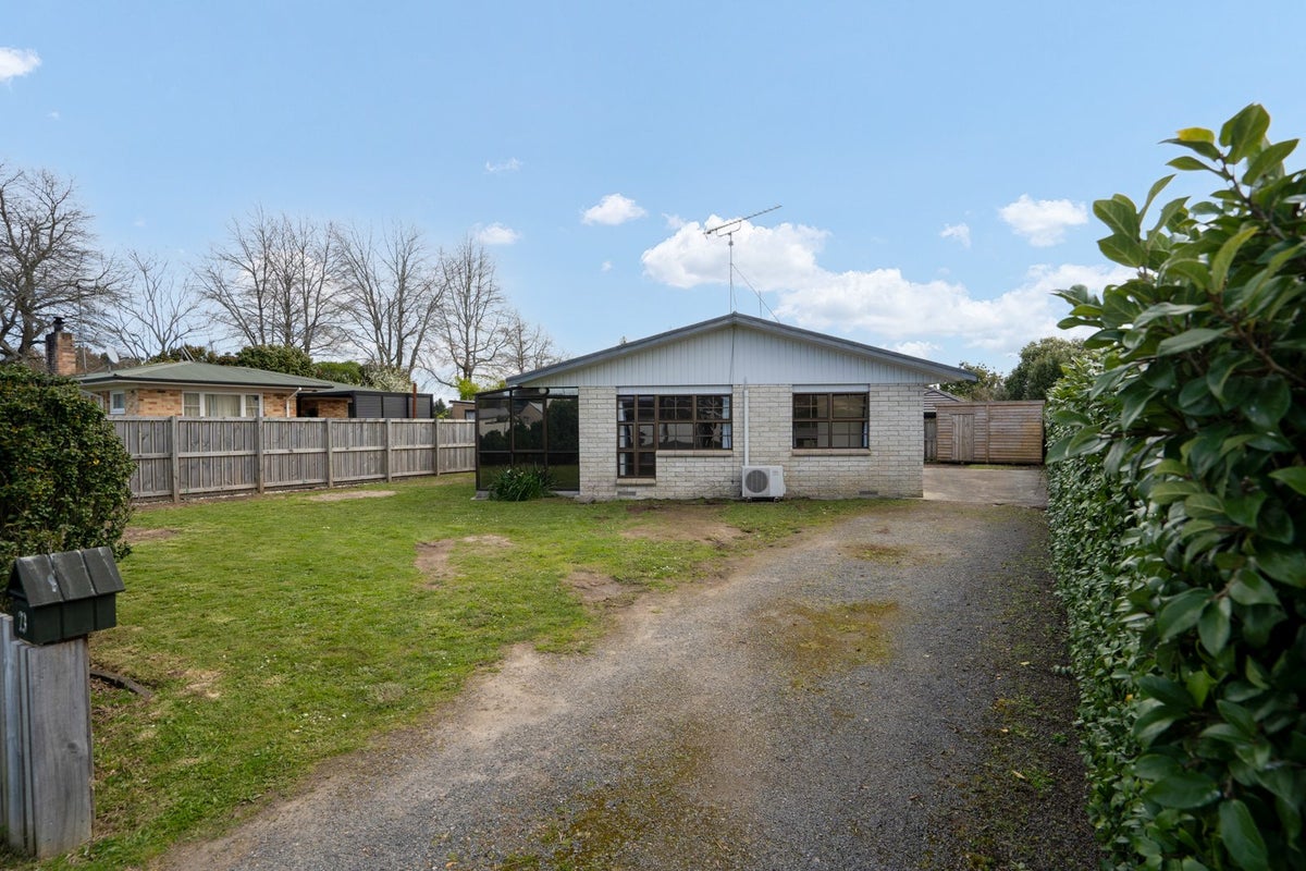 23 Shelley Street, Leamington, Cambridge - Carousel 2