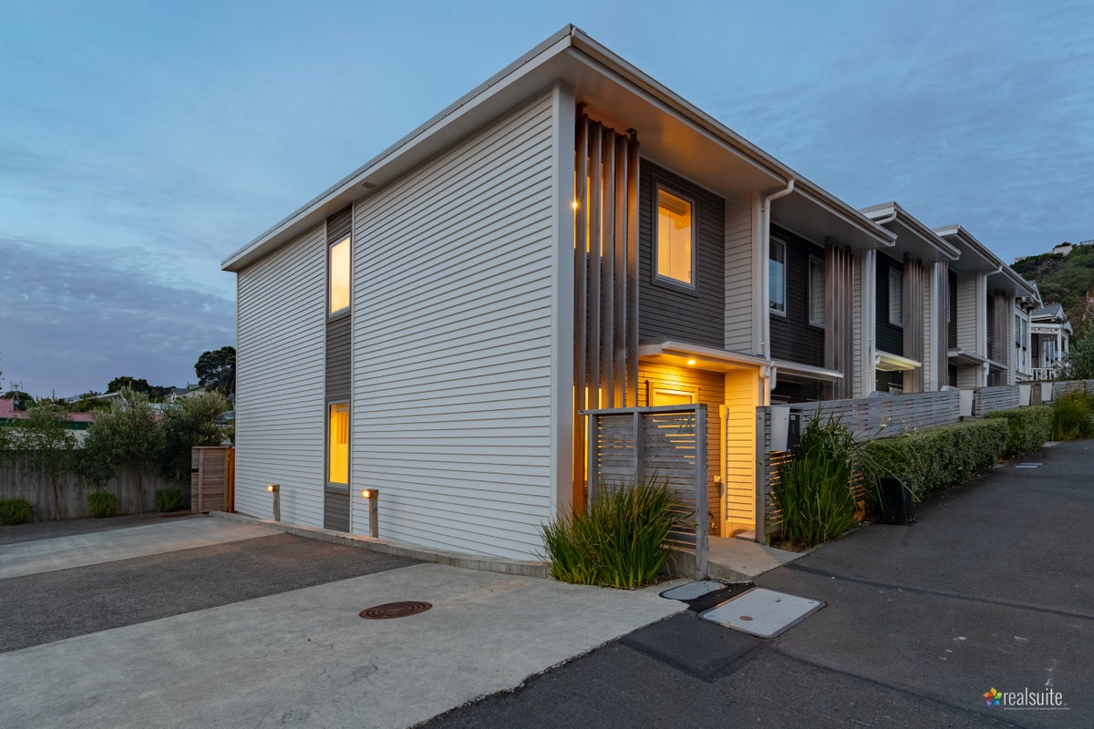 1/24 Tamar Street, Island Bay, Wellington - Carousel 2