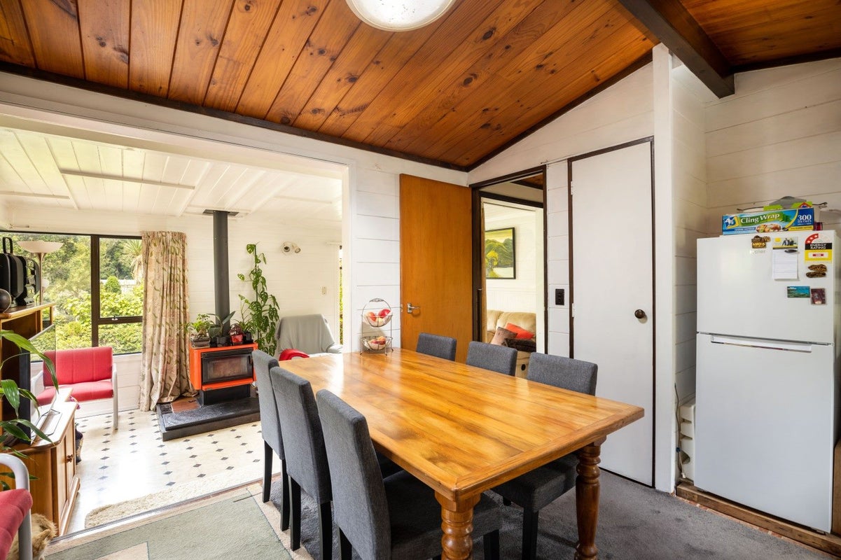 109 Poplar Grove, Whalers Gate, New Plymouth - Carousel 2