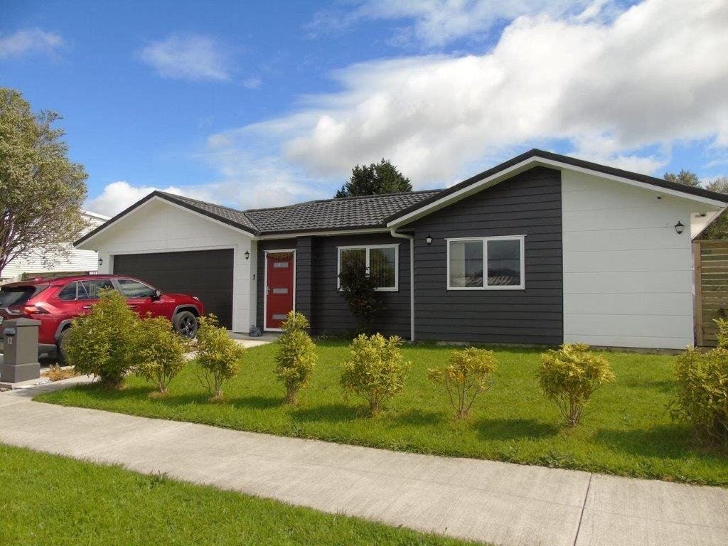 12 Rimutaka Street, Trentham, Upper Hutt - Carousel 1
