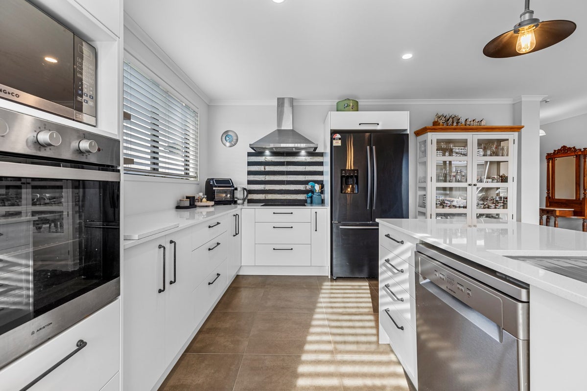 40 Te Ranga Memorial Drive, Pyes Pa, Tauranga - Carousel 2