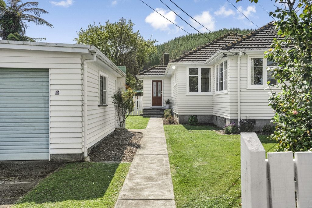 44 McLeod Street, Elderslea, Upper Hutt - Carousel 1