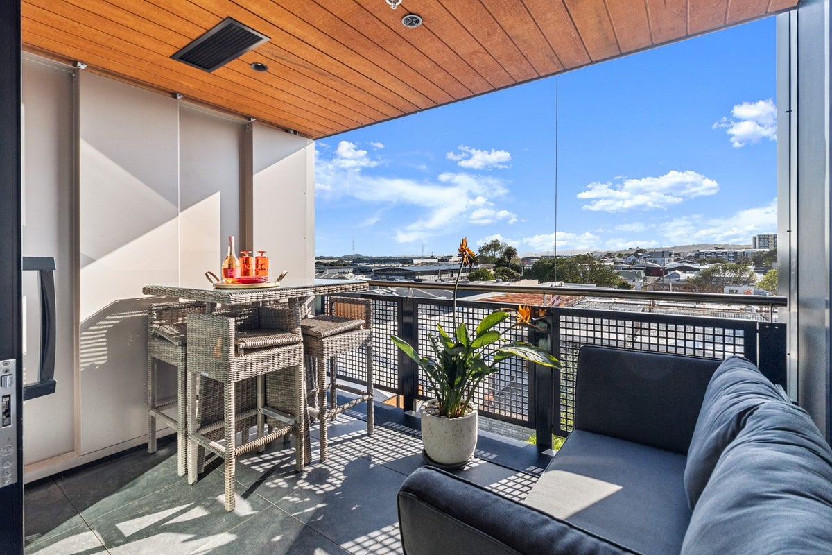 305/70 Victoria Street, Onehunga, Auckland - Carousel 1