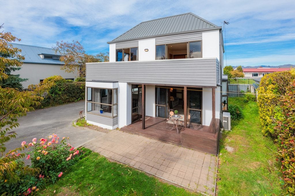 2/62 Hawkesbury Avenue, St Albans, Christchurch - Carousel 21