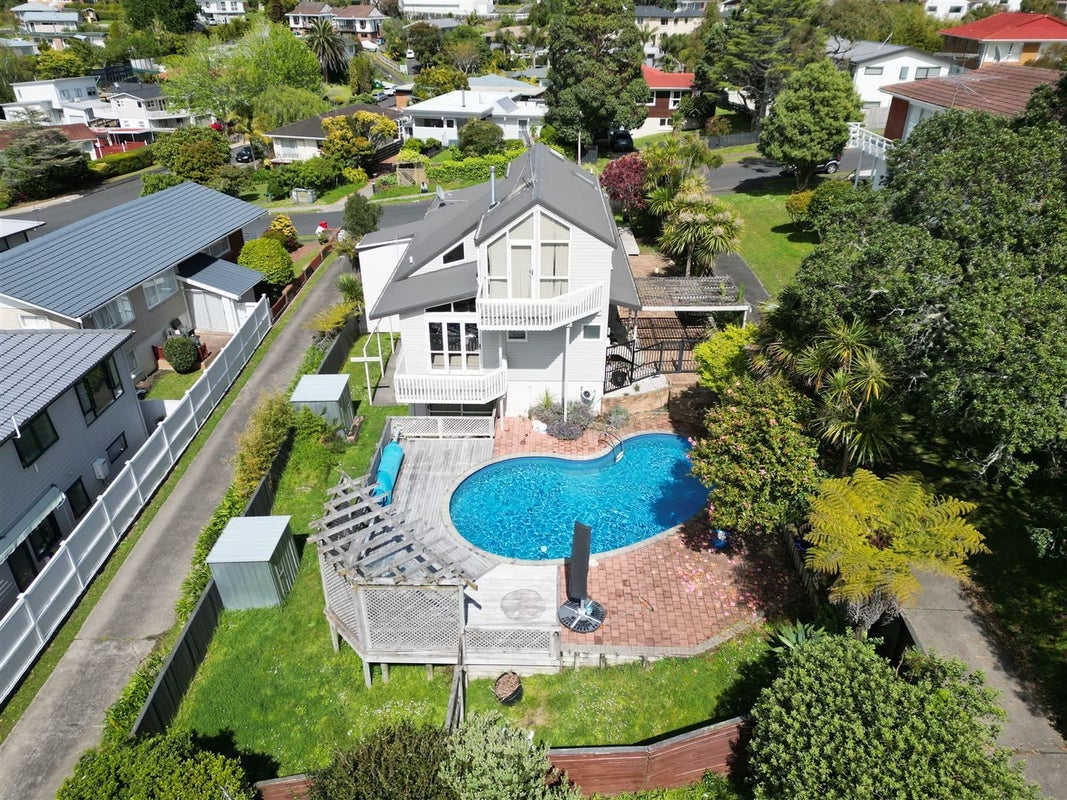 54 Knightsbridge Drive, Forrest Hill, Auckland - Carousel 1