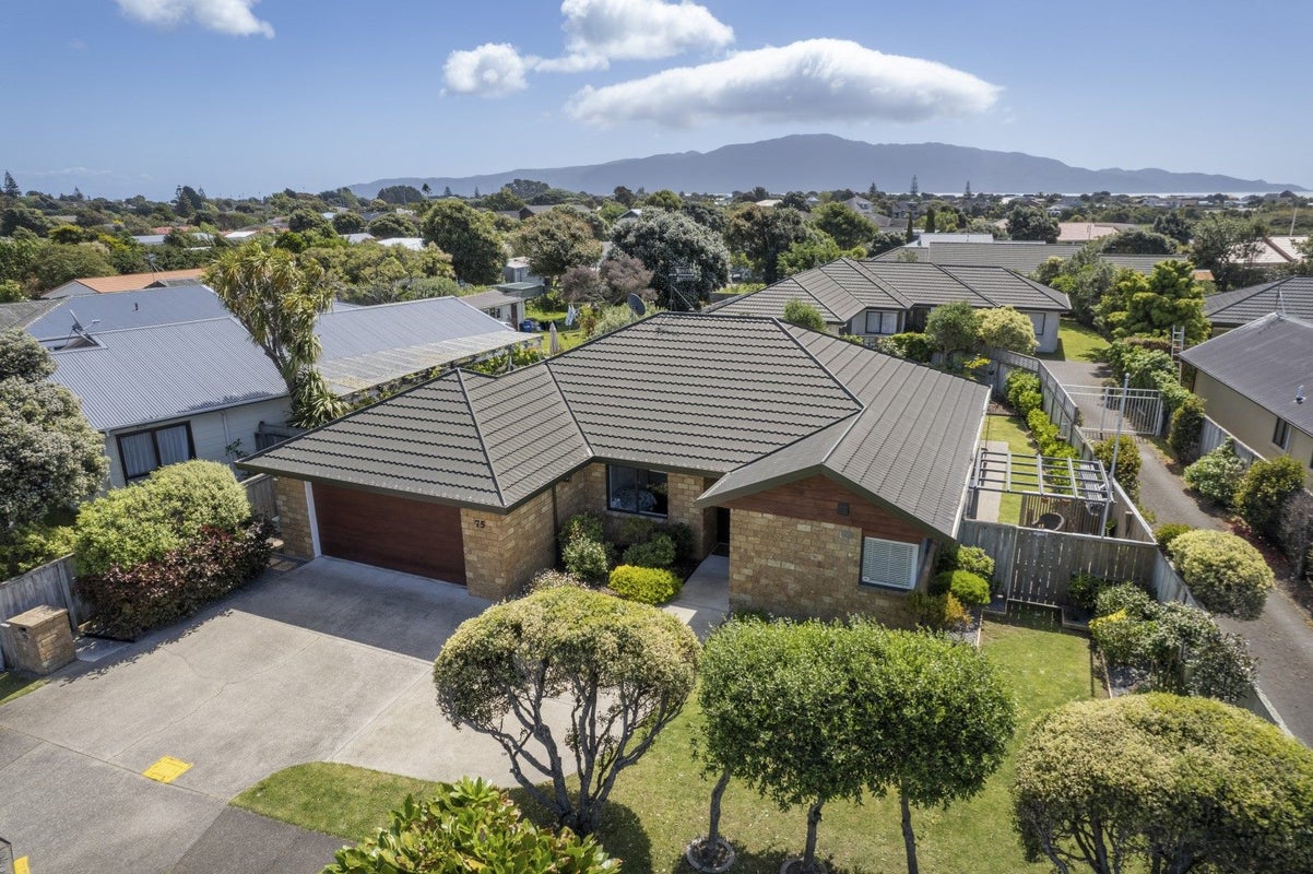 75 Michael Road, Paraparaumu Beach, Paraparaumu - Carousel 1