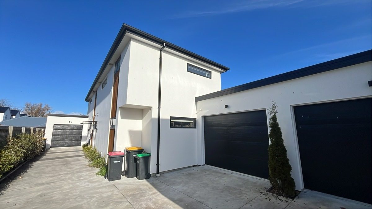 2/8 Hendon Street, Edgeware, Christchurch - Carousel 1