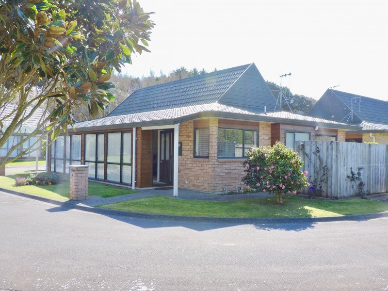 41/42 Main Road, Tawa, Wellington - Carousel 10